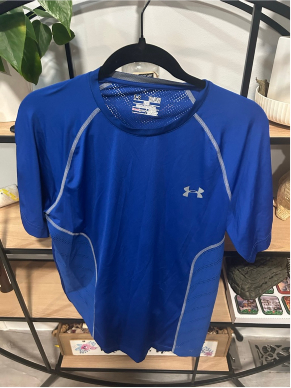 Men's Under Armour Blue Short Sleeve Tee M with White Accents
